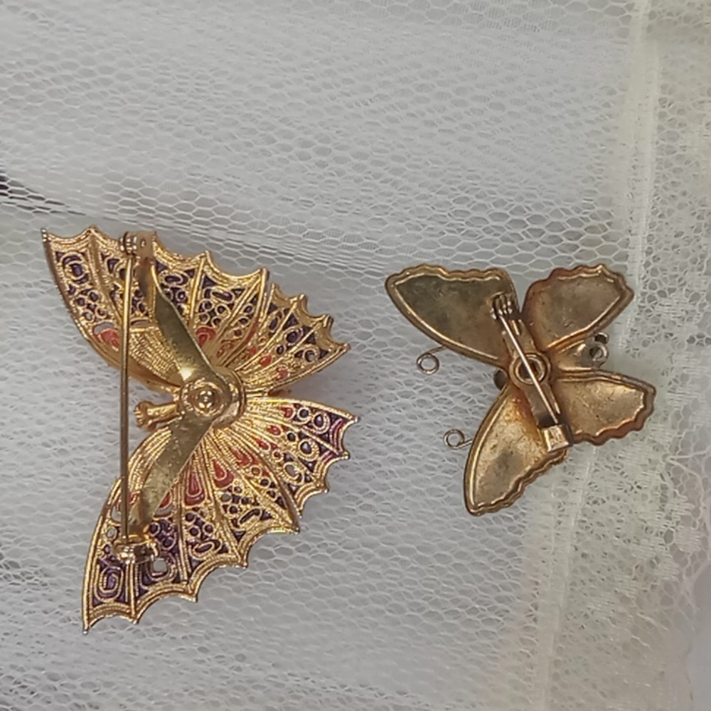 2 pc lot Vintage Enamel Butterfly Brooches Gold Tone - Picture 2 of 3